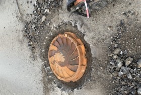 Установка люка на безусадочную смесь
